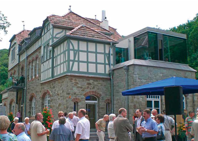 Bahnhof Eppstein - Fertigstellung Empfangsgebäude