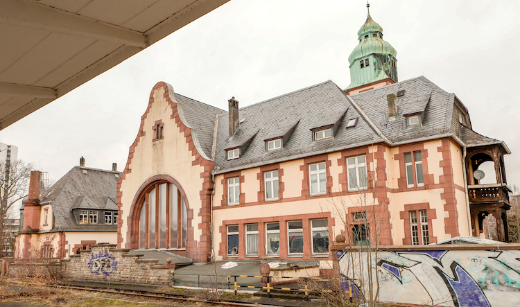 Bahnhof Bad Homburg - Aus dem Feuer